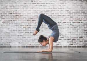 bài tập yoga chữa đau khớp gối