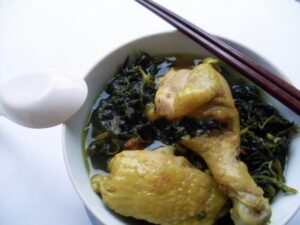 gà hầm ngải cứu