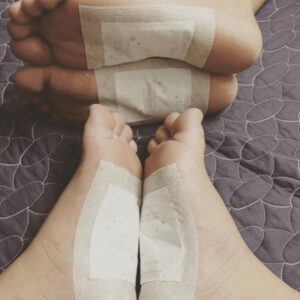 Miếng dán ngải chân ngải cứu là gì và thần phần chính của nó?